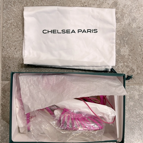 Chelsea Paris Orchid Pink Strappy Heels, Size 39 Retail $595 New in Box - Picture 6 of 9